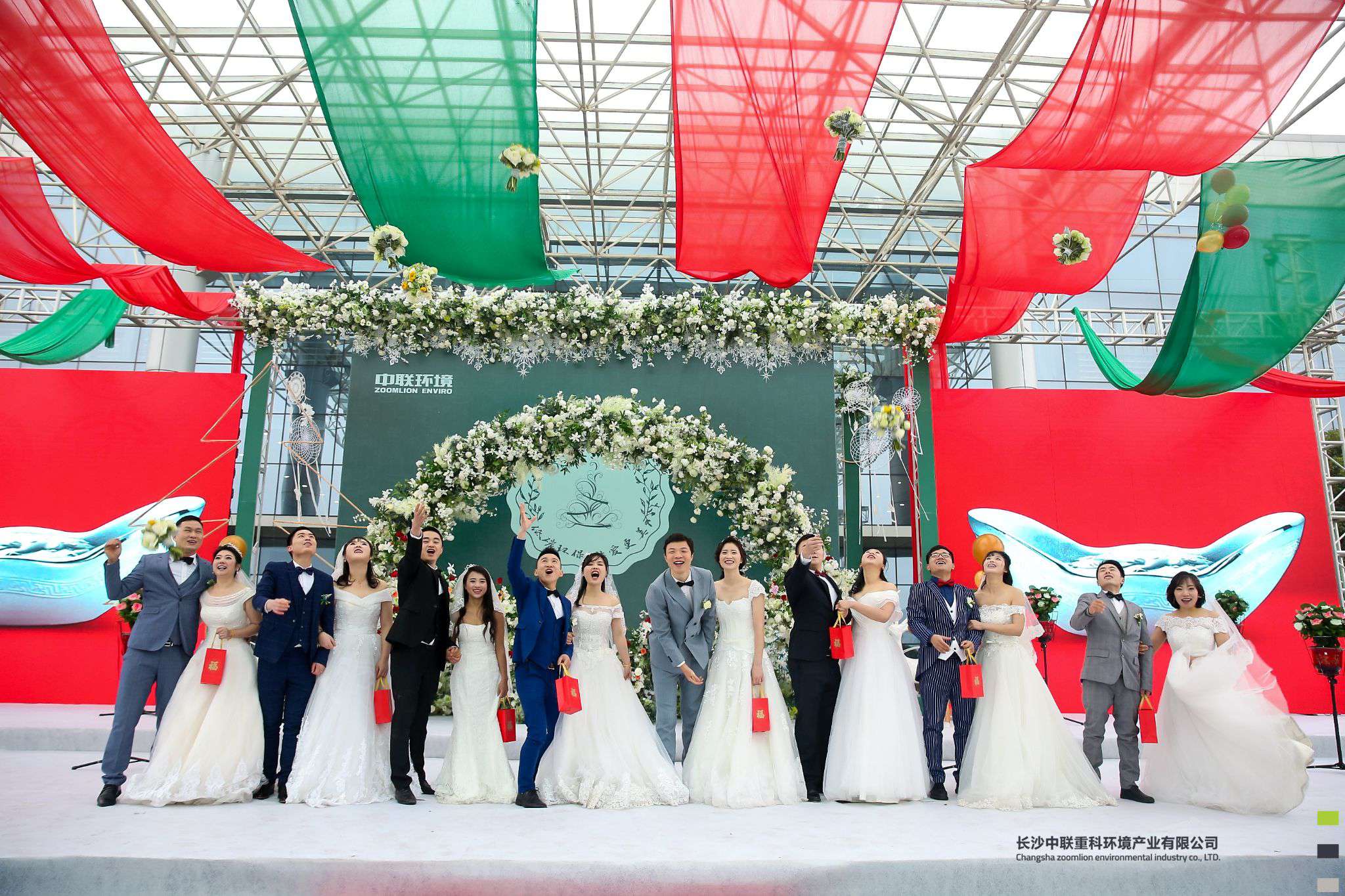 最美新娘！最帥新郎！最豪婚車！最贊婚禮！